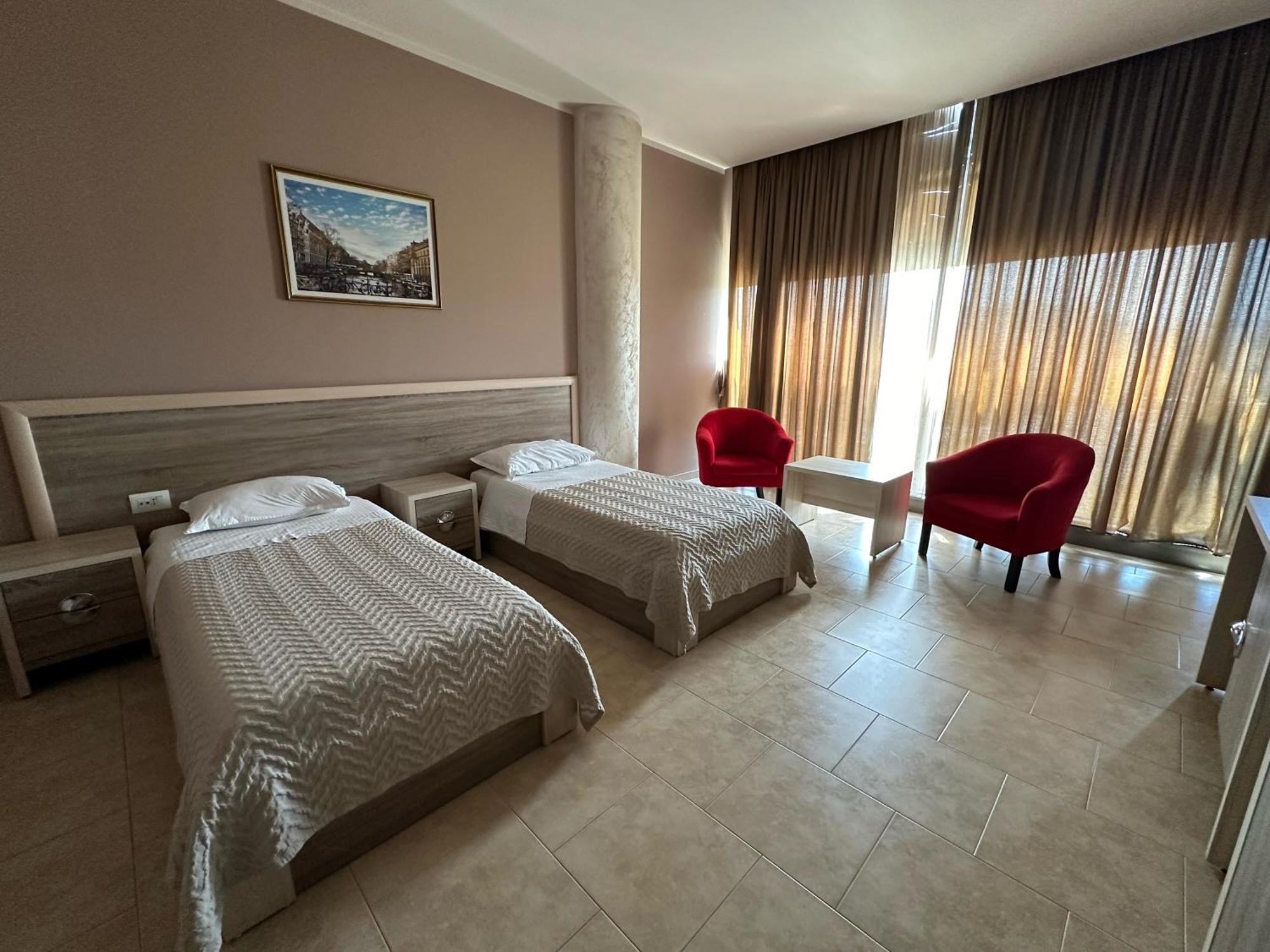 Hotel Terminal Tirana Bregu i Lumit 외부 사진
